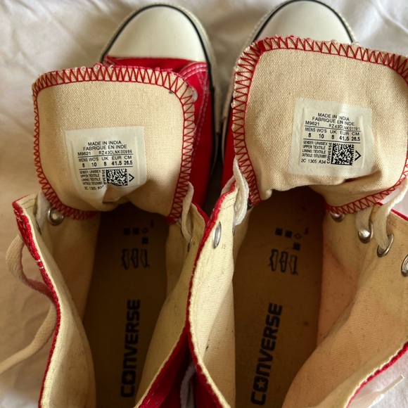 💕👟EUC Red “Hightop” Converse in size 10 - Picture 2 of 8